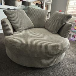 Round swivel chair 