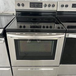 Frigidaire Glasstop Stainless Steel Stove   60 day warranty/ Located at:📍5415 Carmack Rd Tampa Fl 33610📍