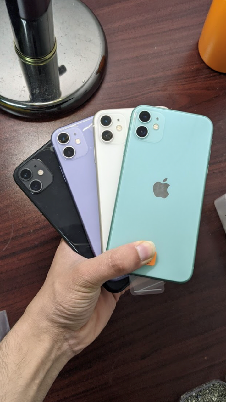 Apple iPhone 11 128GB / 64GB