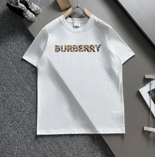 Burberry  Men’s T-Shirt Size M 