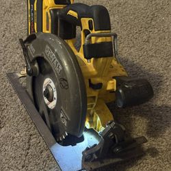 DeWalt Battery Powered Circular Saw
