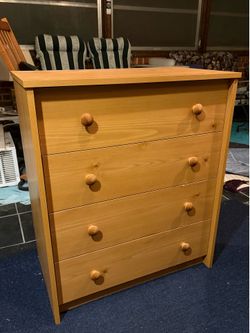 Solid Wood 4-Drawer Dresser / Chest