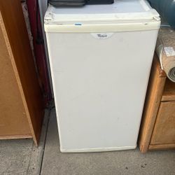 Whirlpool Mini fridge 