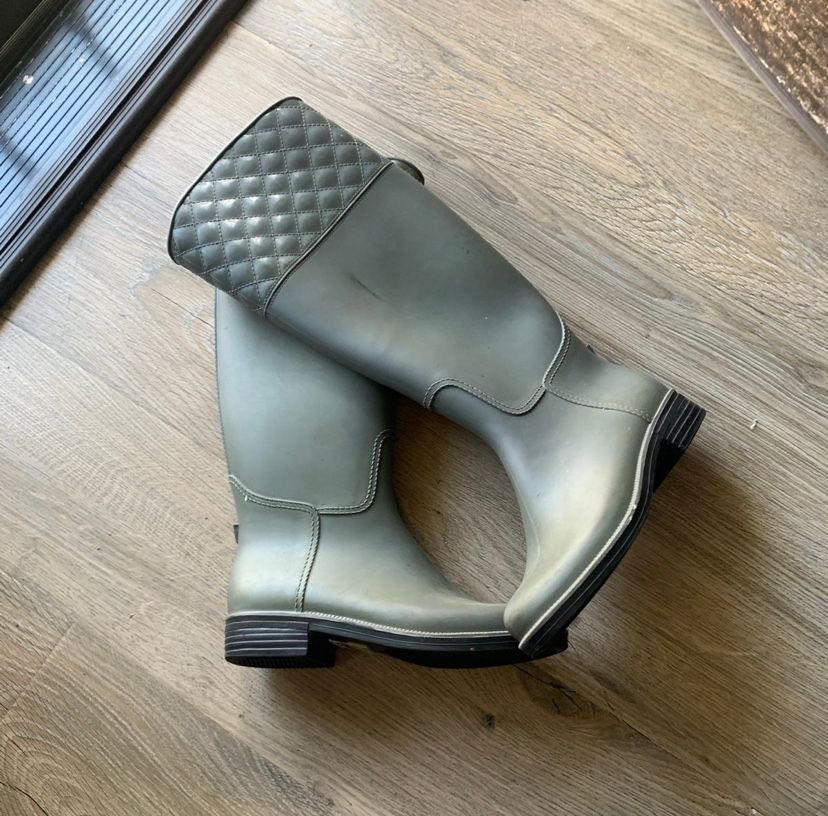 Capelli Rain Boots Size 6