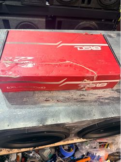 New in box Ds18 2000 watt rms bass amp