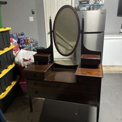 Beautiful Antique Vintage Vanity 