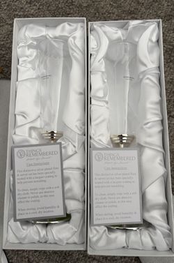 Set Of Mr And Mrs Champagne Flutes
