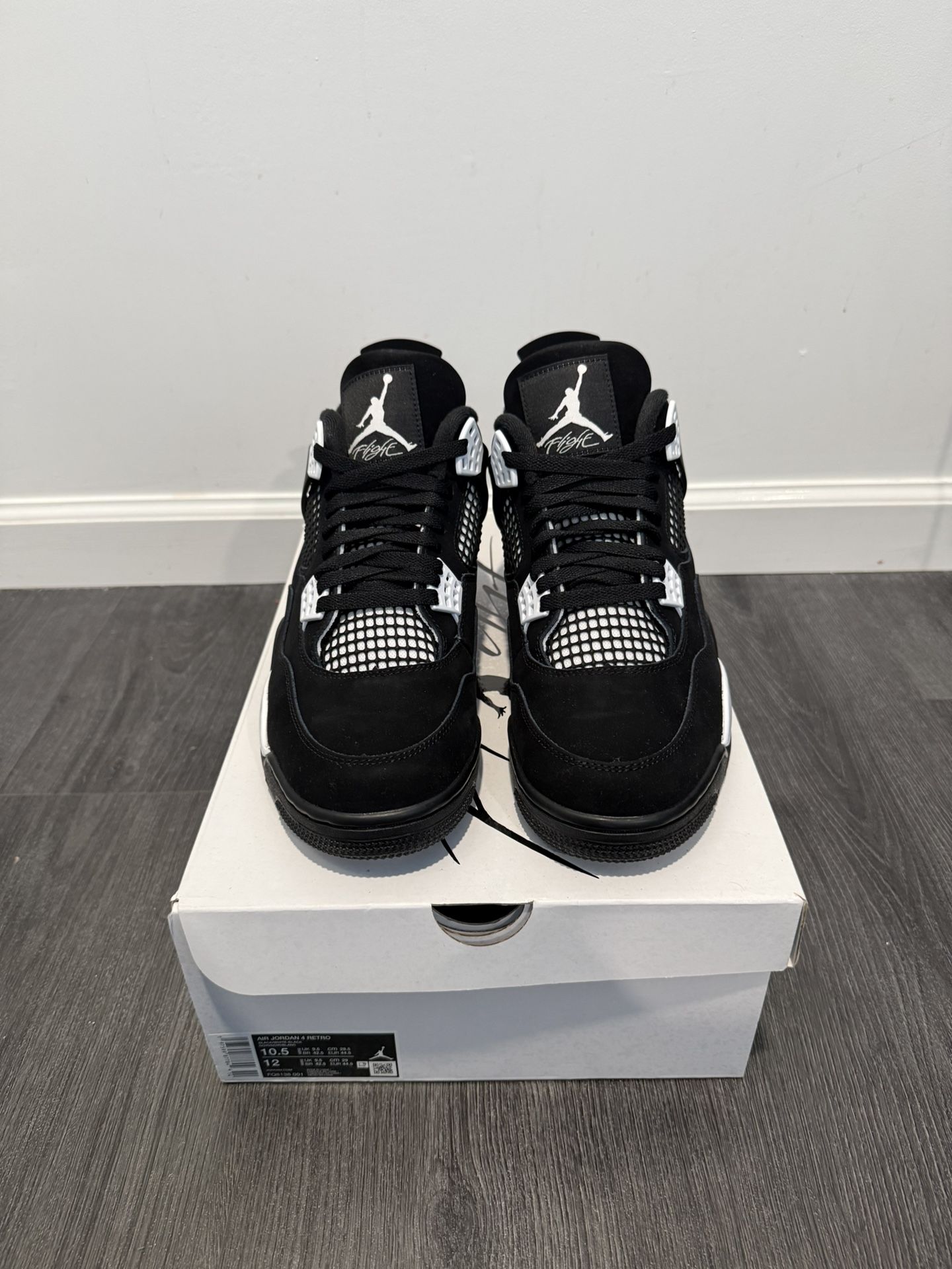 Jordan 4 “White thunder”