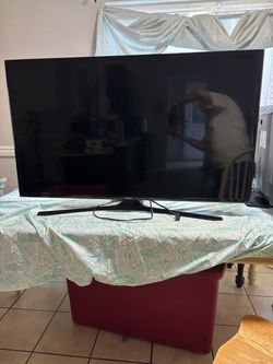 SAMSUNG 48 inch flat screen, RCA 24 inch flat screen, Kitchen table