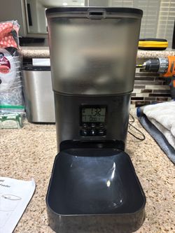 Automatic Dog/Cat Feeder