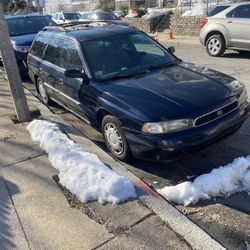97 Subaru Legacy (( Great Running Car))