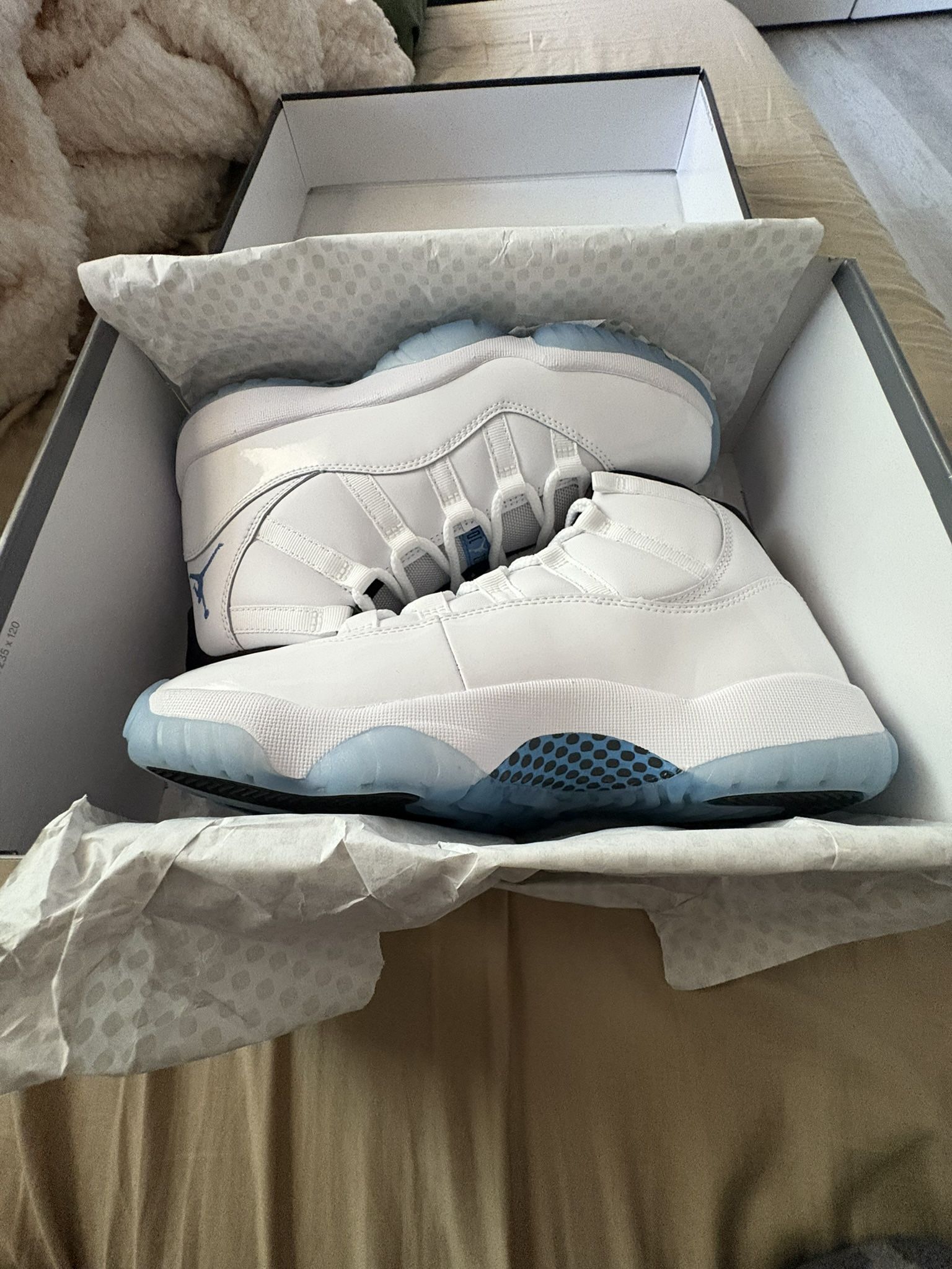 Jordan 11 Legend Blue