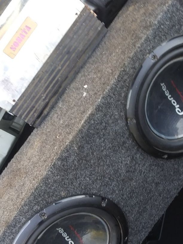 10" 2 Speakers And Amp