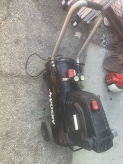 Husky 8-gallon hotdog air compressor