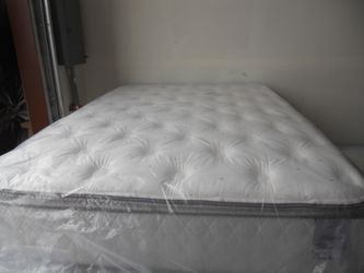 Queen 13 inch thick luxury pillow top mattress