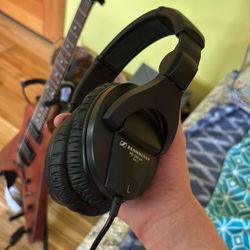 SENNHEISER HEADPHONES