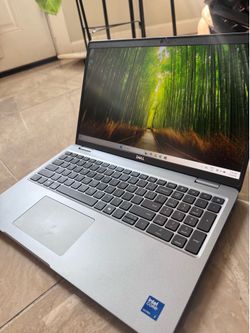 15 inch Dell latitude 5550 ultra i7 with warranty til 2027 FREE DELIVERY