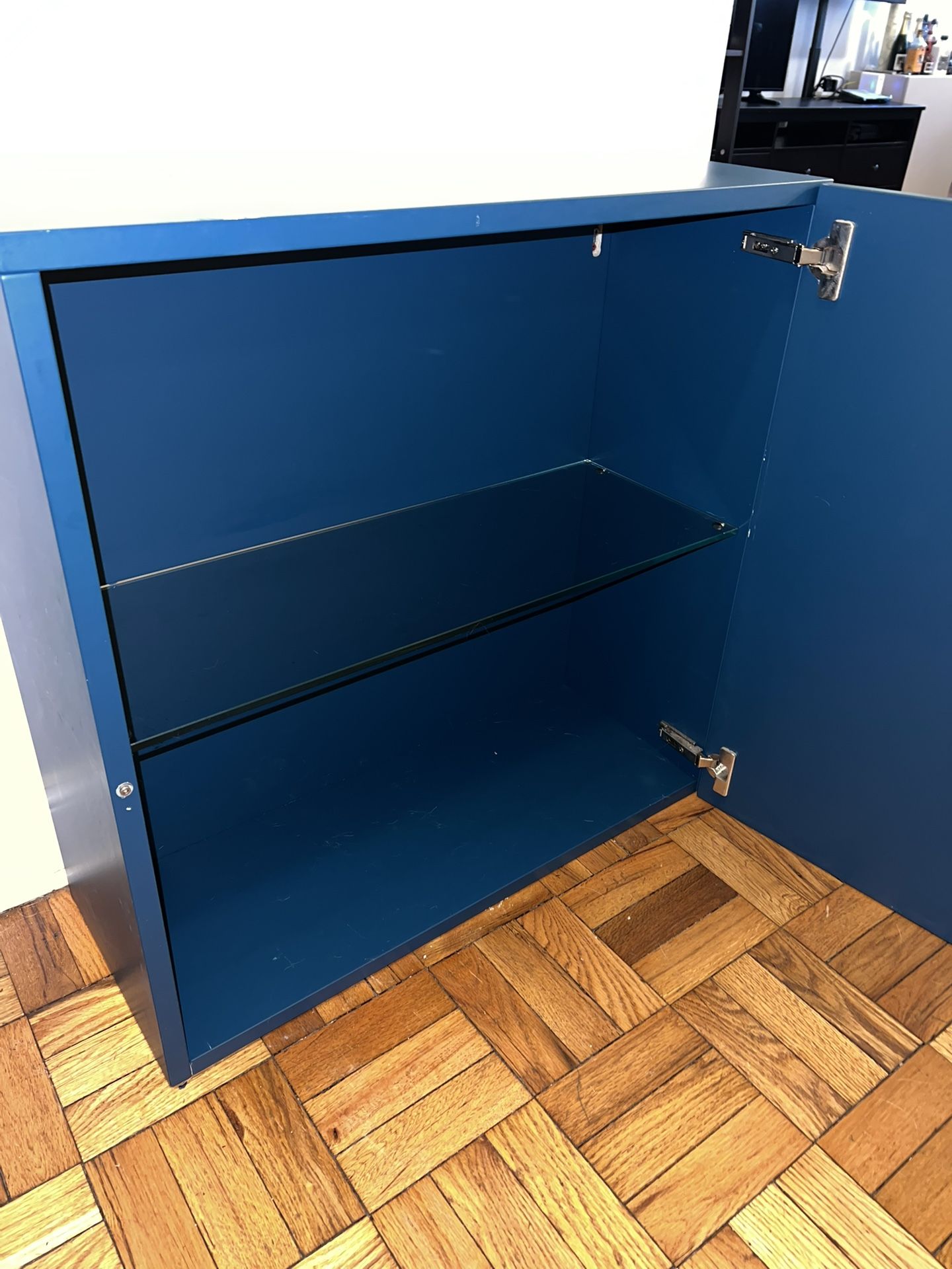 Elegant Glass-Shelf Storage Box – Stylish & Spacious