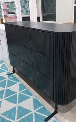 New Modern Sleek and Contemporary 9 Drawer Dresser
