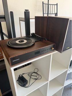 crosley record player& speakers