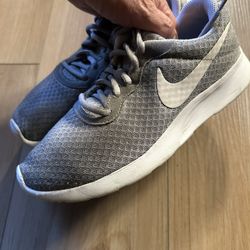 Nikes Shoes $25 Each 