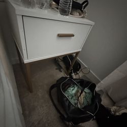 2 side tables 