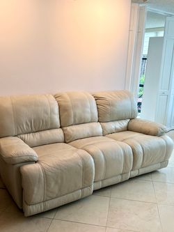 La-z- boy Power leather couch /Power Reclining Sofa