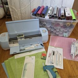 Cricut EXPLORE AIR 2 AND ACCESORIES