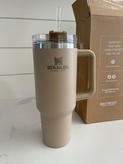 40 oz Stanley Tumbler in Driftwood for Sale in Las Vegas, NV - OfferUp