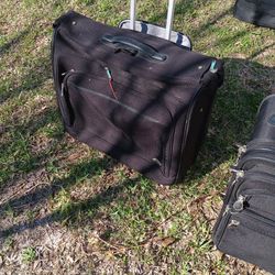 NICE PULL ALONG SUITCASE 