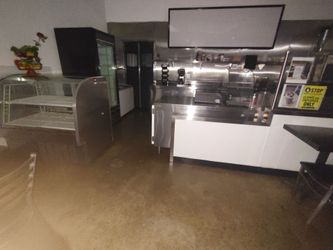 Se Renta Local commercial equipado