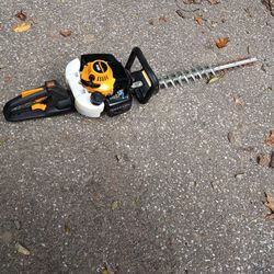 Poulan pro gas hedge trimmer WORKS GREAT