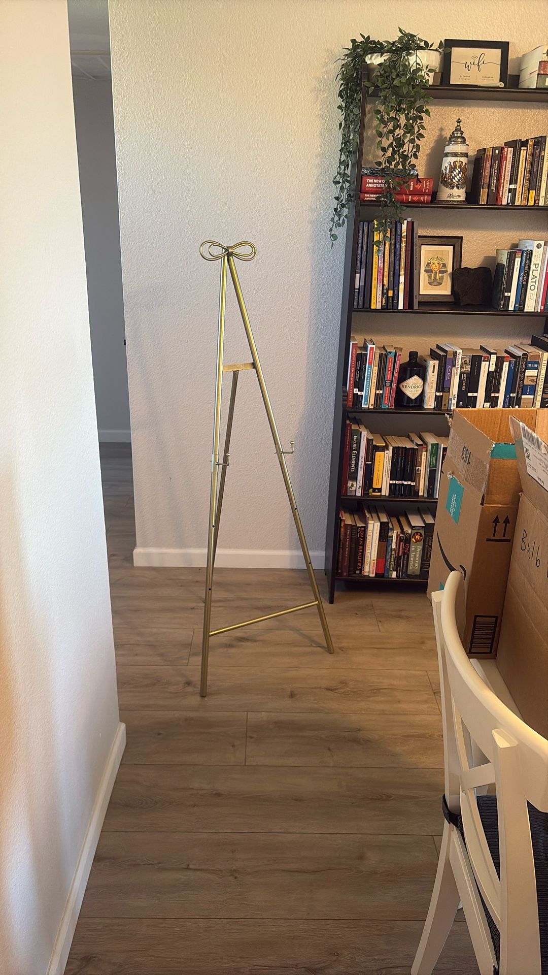 Gold Bow Easel