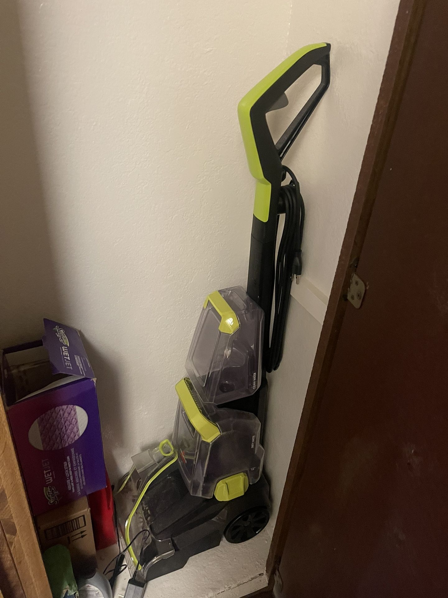 Bissell Vacuum Carpet Cleaner Pet with Water Tank Technology