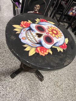 Circular Table with 2 chairs