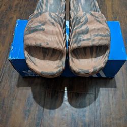 Nuevas Sandalias Adidas Para Hombre Color Café Con Gris. Número De La Sandalia Es 9