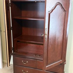 Bedroom set: Queen:Thomasville: Brown