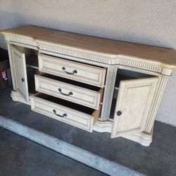 Dresser For $ALE With Extra Piece Great Condition Only Asking $100