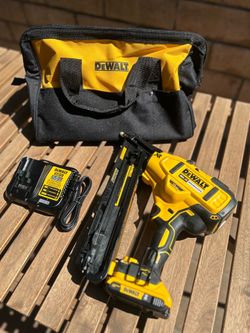 Dewalt Finish Nailer Kit 15 Gauge, Dewalt nailer, finish nailer cordless, cordless finish nailer, dewalt tools