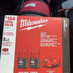 Milwaukee Battery Kit 