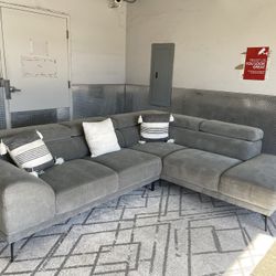 Like-New Modern Gray Sectional w/ Chaise – Clean Lines, Metal Legs