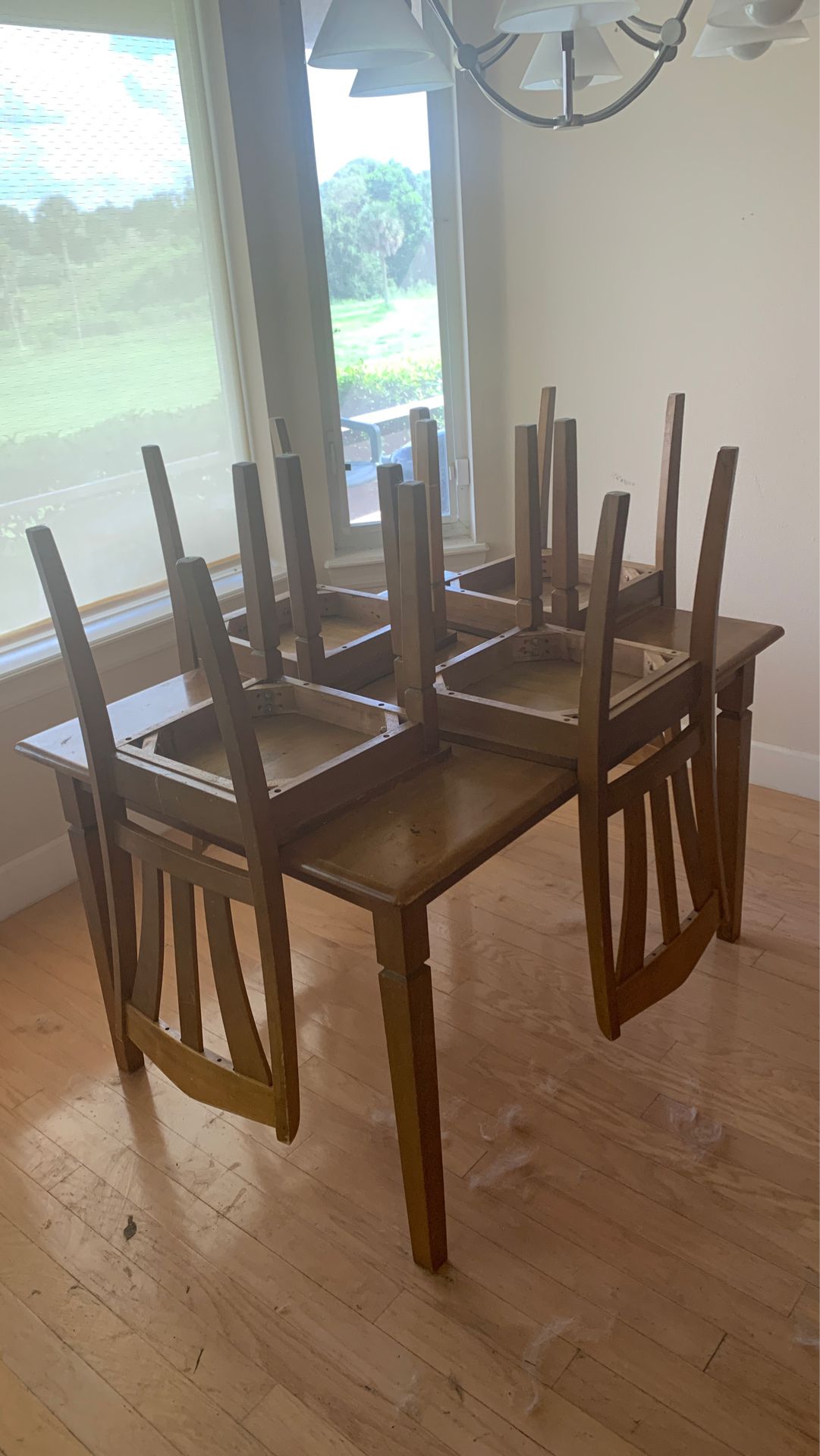 Kitchen table set (table and 4 chairs)