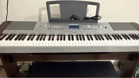 Yamaha piano DGX 640/ Yamaha portable grand DGX 640