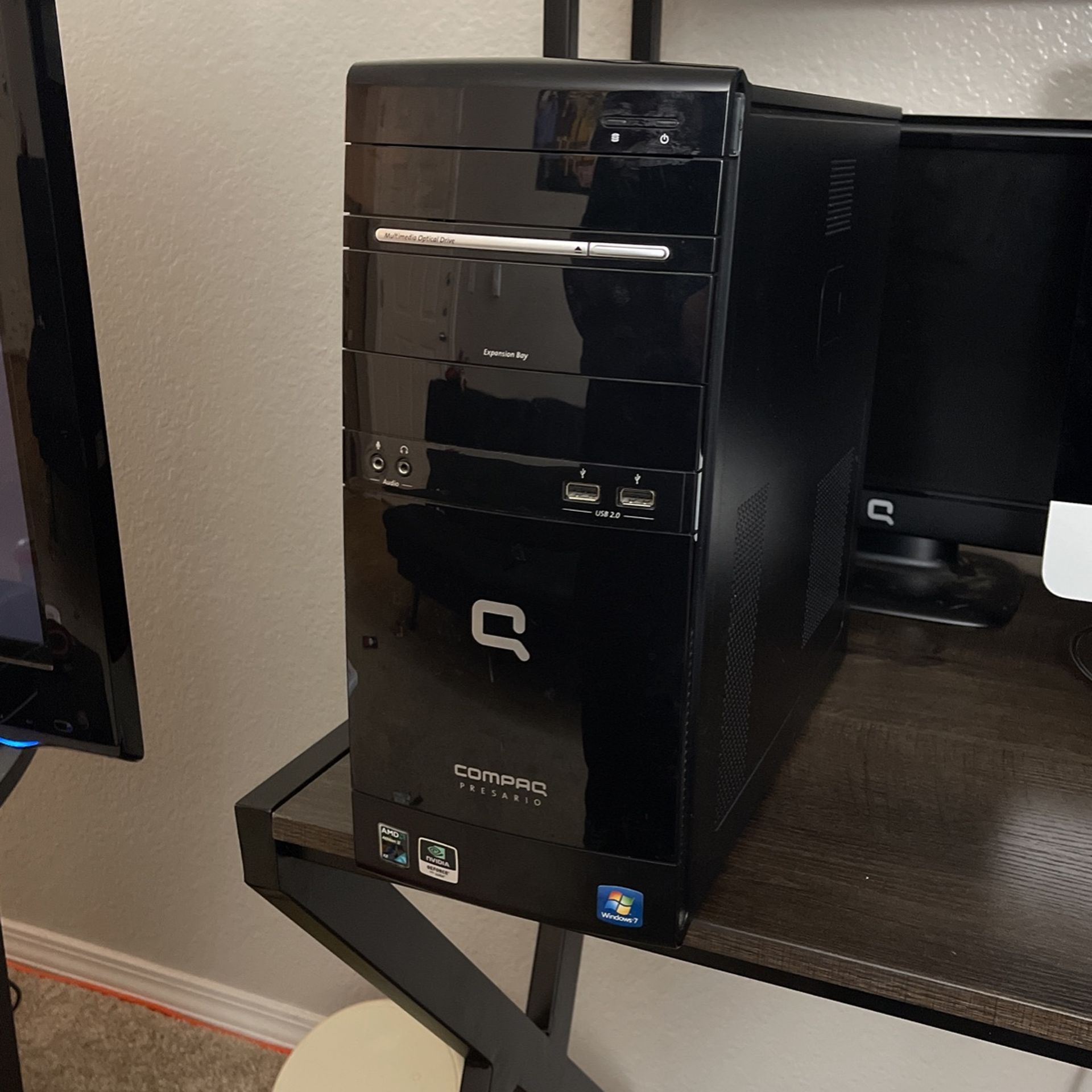 Compaq PC and Monitor Windows 7 64bit PC