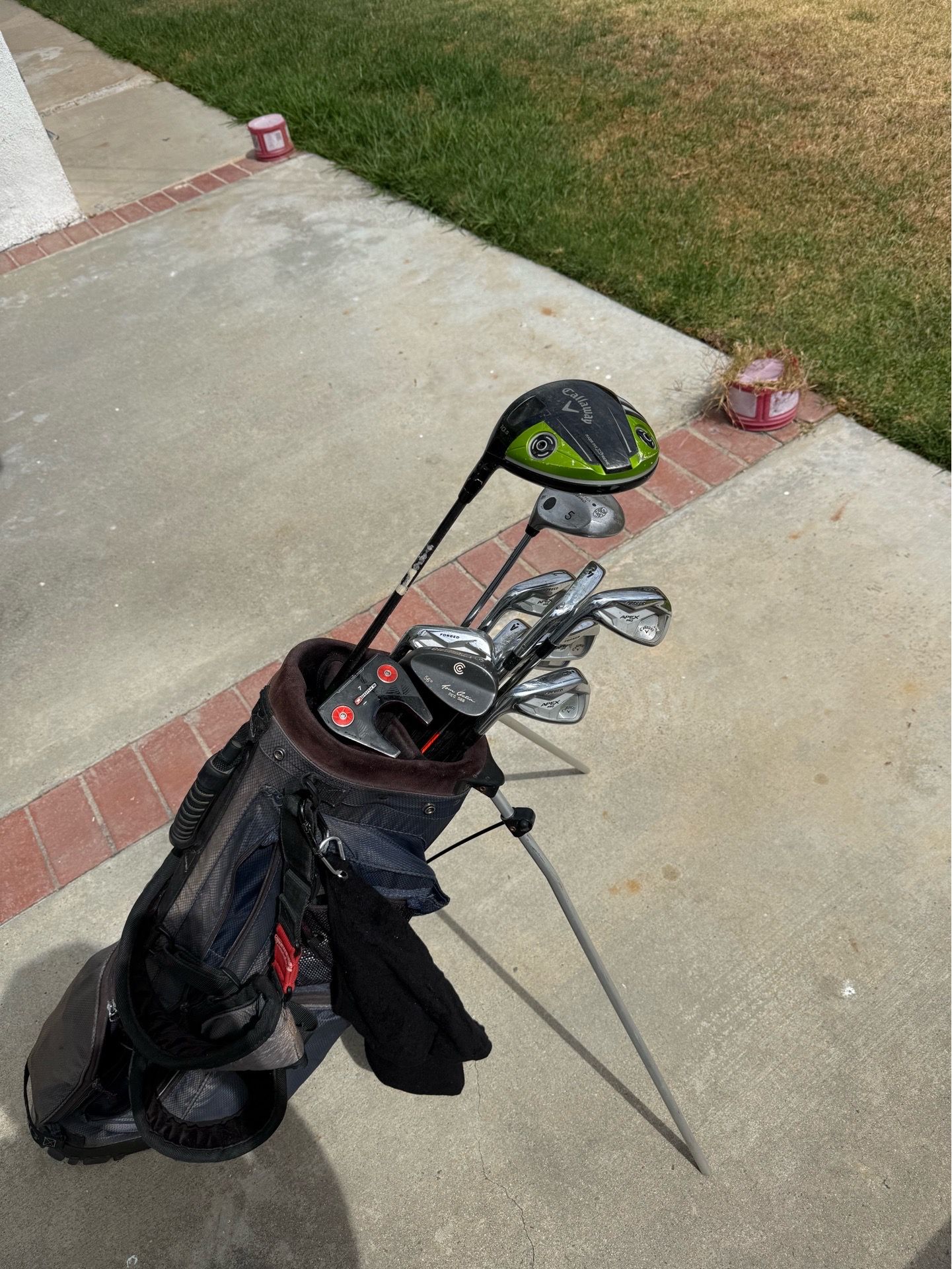 Lefty golf clubs