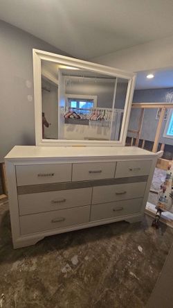 Dresser with Miror
