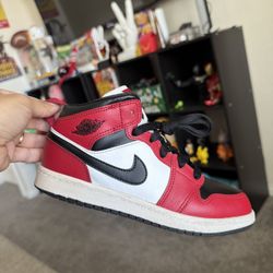Jordan 1s Size 2.5