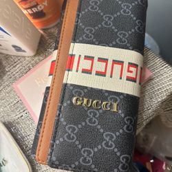 Beautiful Leather Wallet / Big / Very Spacious/ Brand New/ Magnet lock Hand Wallet