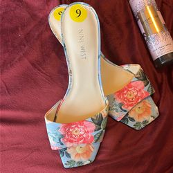 Nine West low kitten toe heals