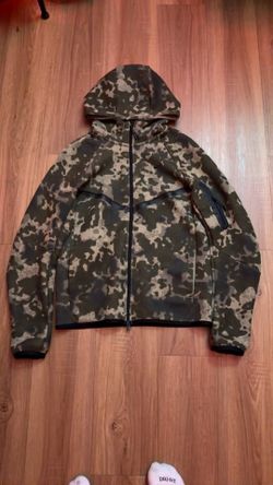 Camo nike tech, size men small, brand new